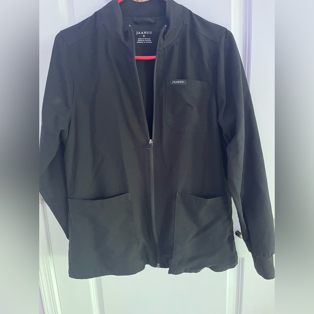 Jannuu scrub jacket small black